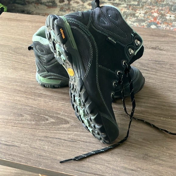 🔥🔥🔥TEVA AHNU SUGARPINE II women’s hiking boots🔥🔥🔥 - Picture 2 of 7